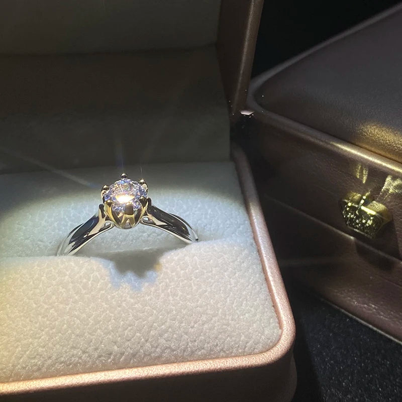 Ring for Women with Moissanit Stone